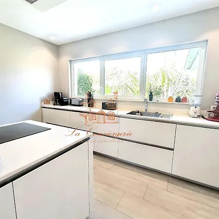 Maison Avec Piscine Proche De La Willa *