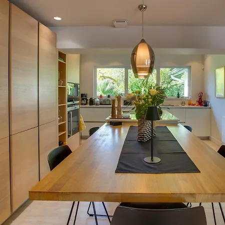 Maison Avec Piscine Proche De La Willa