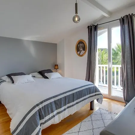 Villa Maison Avec Piscine Proche De La *