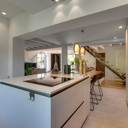 Maison Avec Piscine Proche De La Willa *