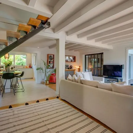 Maison Avec Piscine Proche De La Willa