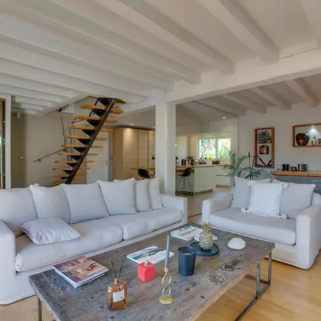 Maison Avec Piscine Proche De La Villa