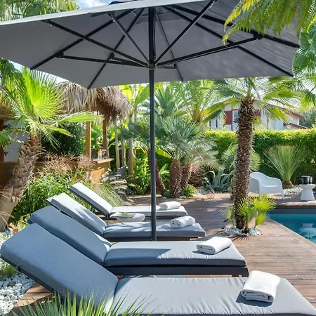 Maison Avec Piscine Proche De La Villa